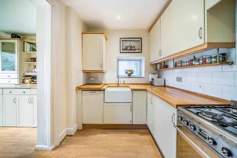 Two Bedroom Victorian Garden Flat Near Clapham Common
