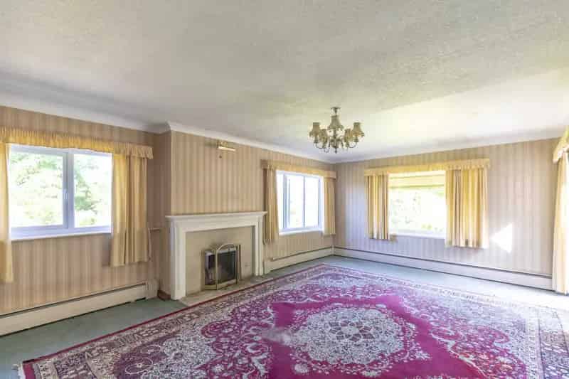 5 Bedroom Detached House For Sale Needs Renovation