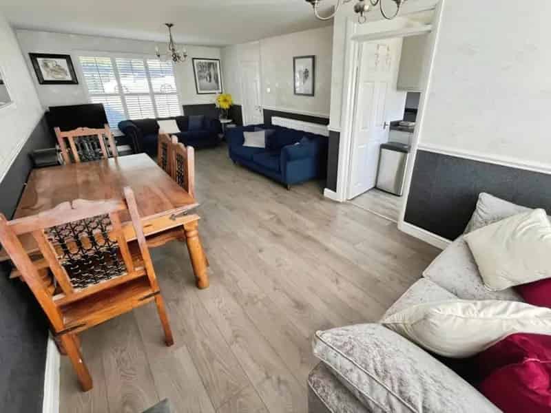 3 Bed House for Sale - Immaculate Link Detached