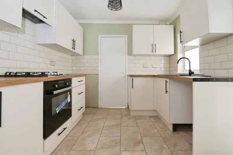 Three Bedroom Terraced House Bishopstoke Eastleigh