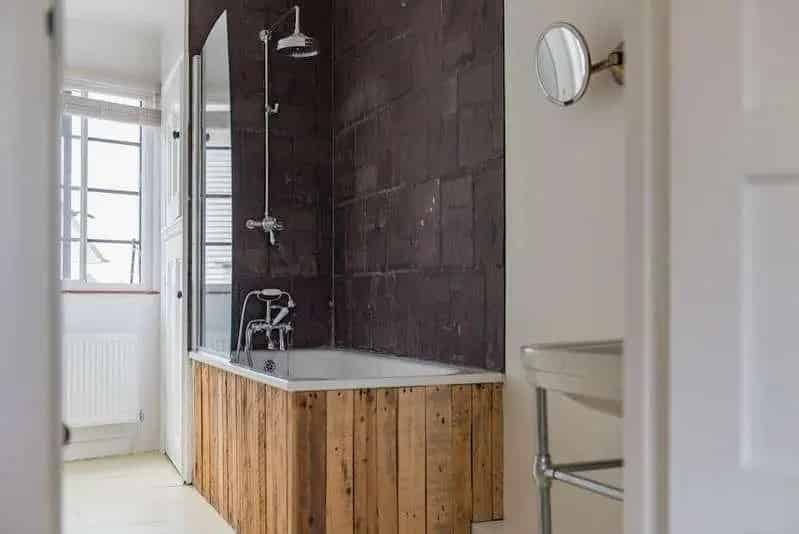 6 Bed Property for Sale with Workshop Studio and Cottage