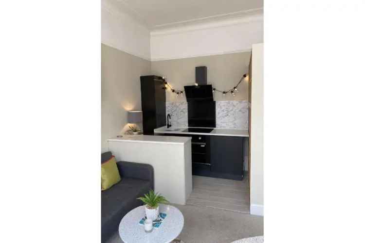 Flat For Sale in London, England