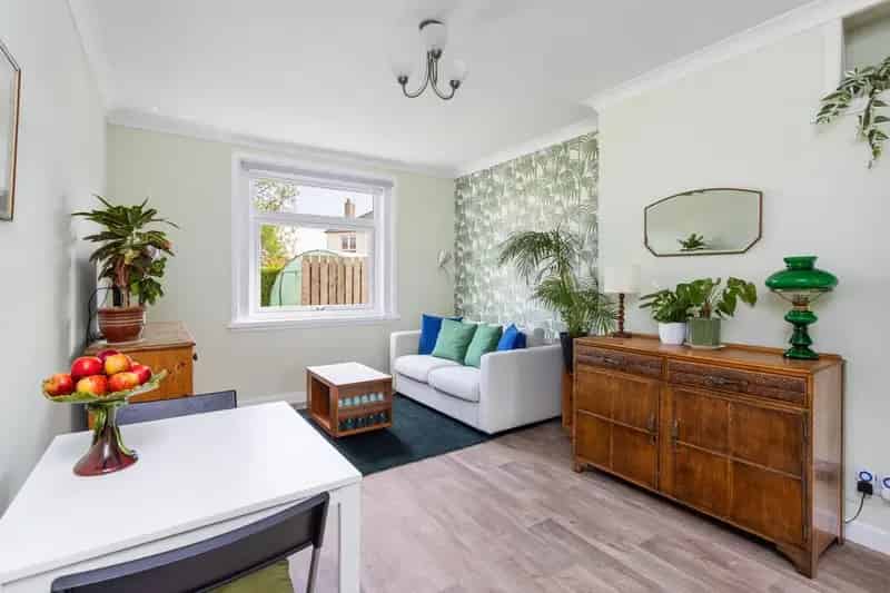 2 Bedroom Flat for Sale in Edinburgh