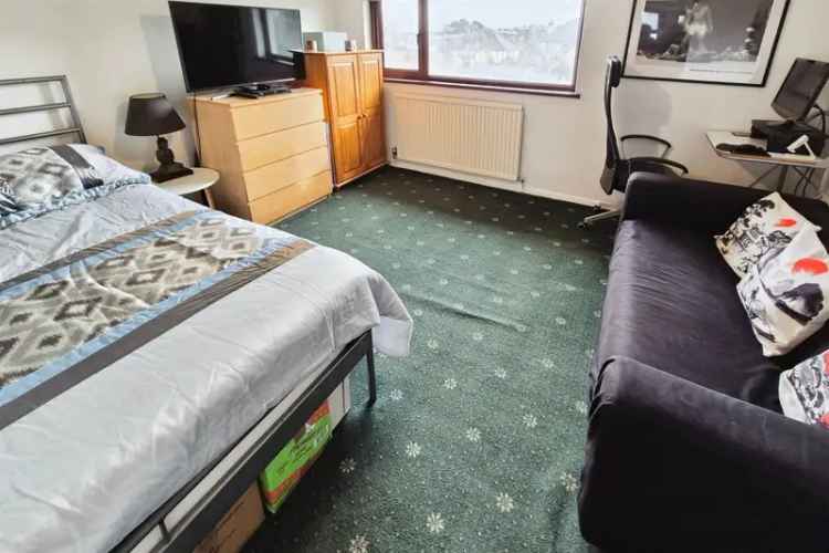 Minehead Mid Terrace Home - Needs Modernisation