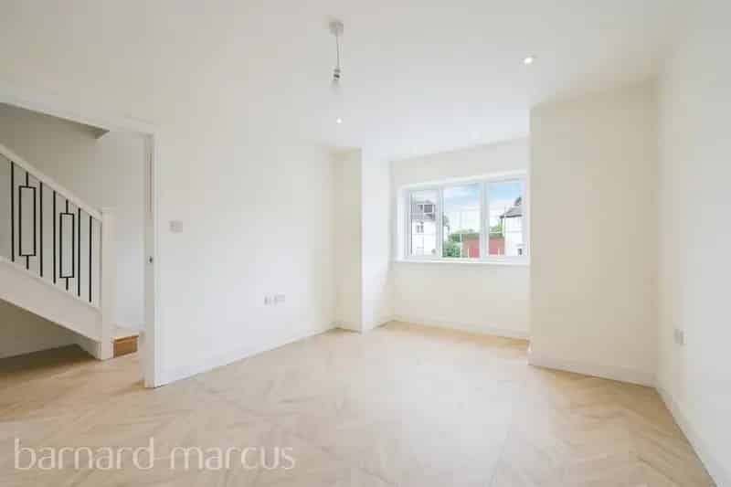 Luxury 4-Bedroom House in Ashtead Surrey