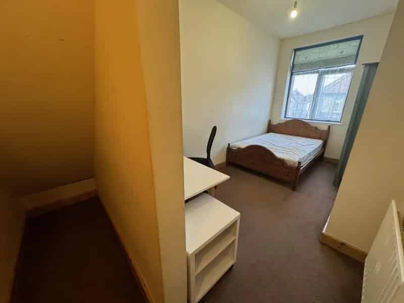 6 Bedroom Flat Student Property Fishponds High Street