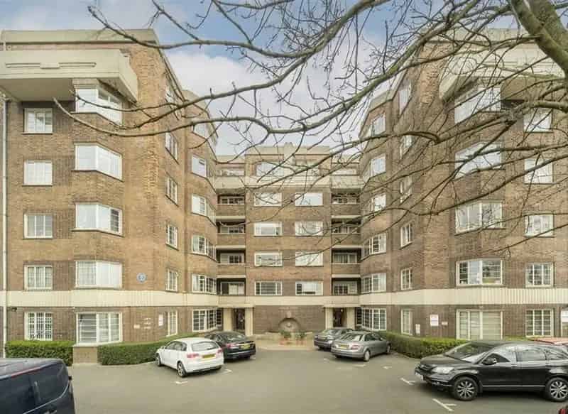 2 Bed Art Deco Apartment Near Jubilee Line