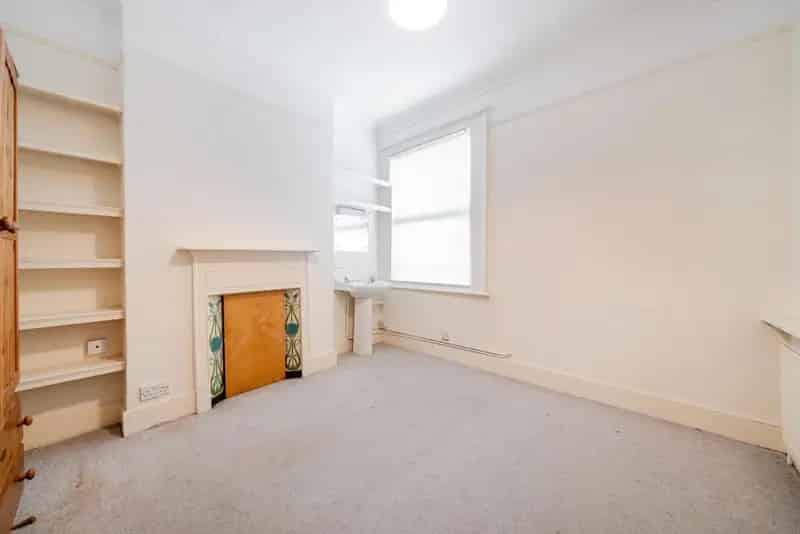 Semi Detached Period Family Home Near Outstanding Schools