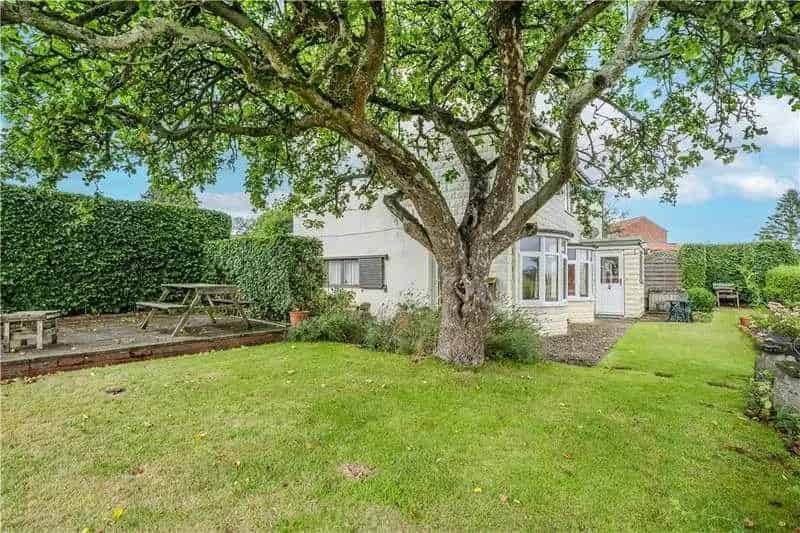 2 Bed Character Cottage For Sale