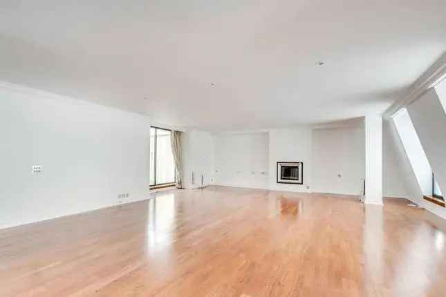 Flat to rent in Piccadilly, Mayfair, London W1J