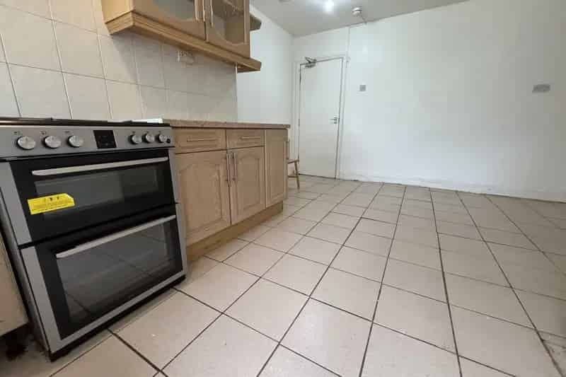Five Bedroom House Three Reception Rooms Driveway Parking Great Transport Links