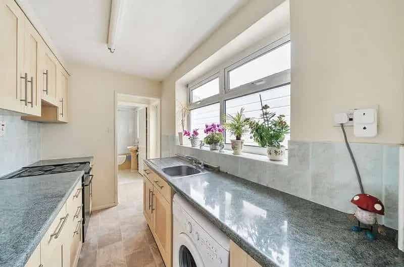 2 bed house for sale