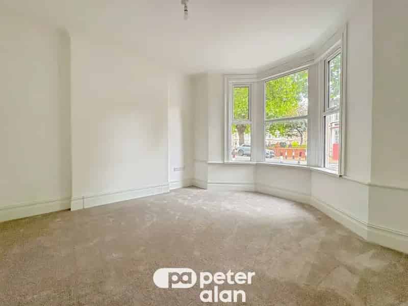 4 Bedroom End of Terrace House Splott Refurbished