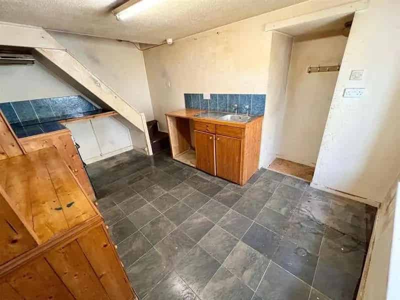2 Bed House For Sale Near Harbour - Modernisation Needed