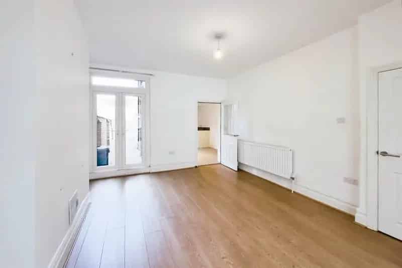 3 Bed Mid Terrace House Wolverton Chain Free