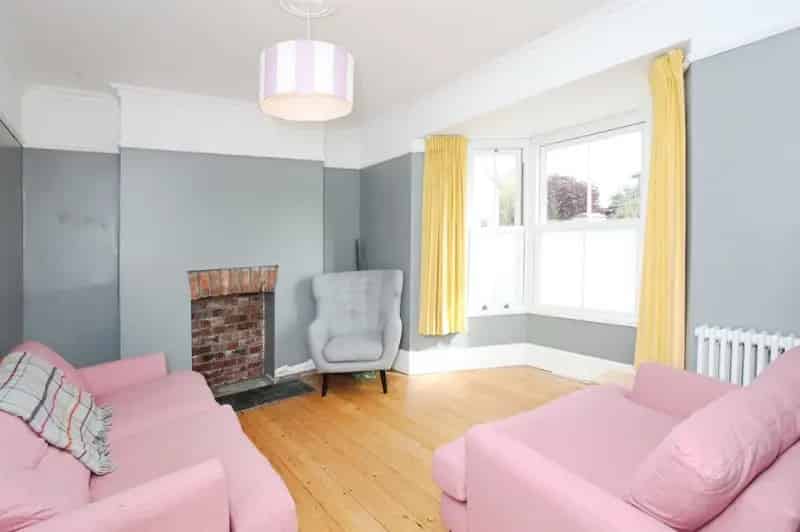 4 Bedroom End Terrace House Near M4