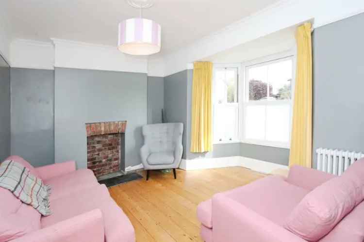 4 Bedroom End Terrace House Near M4