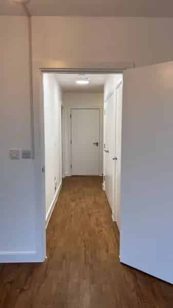 Spacious 3rd Floor Flat near DLR and Amenities