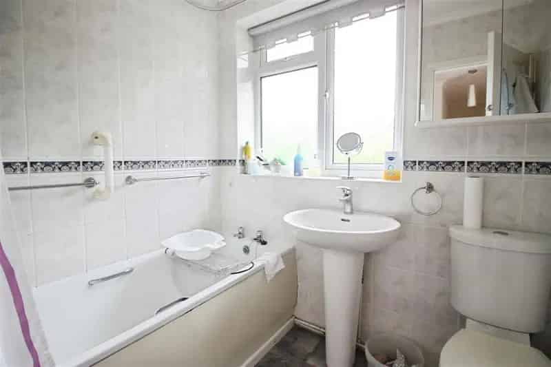 2 Bedroom Maisonette Auction Sale June 24