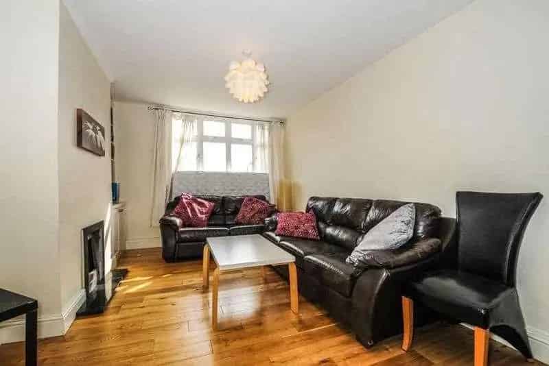 3 Bed Flat for Sale in London SW8