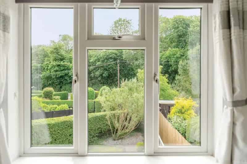 3 Bed House for Sale in Tadcaster - Modern Kitchen & Generous Plot