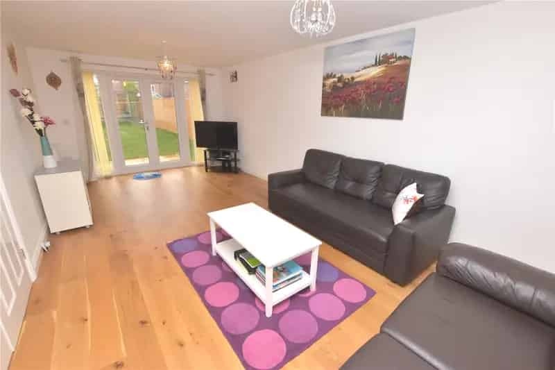 Spacious Detached Family Home with Four Double Bedrooms and Garage