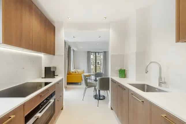 Luxury 2-Bedroom Flat for Sale in Saint Edmund's Terrace