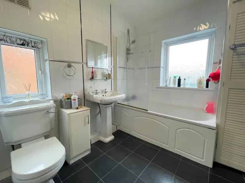 3 Bedroom Semi Detached House For Sale No Upward Chain