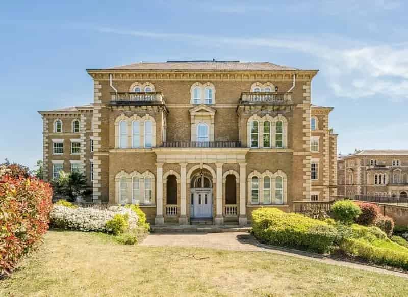 Flat For Sale , London, England