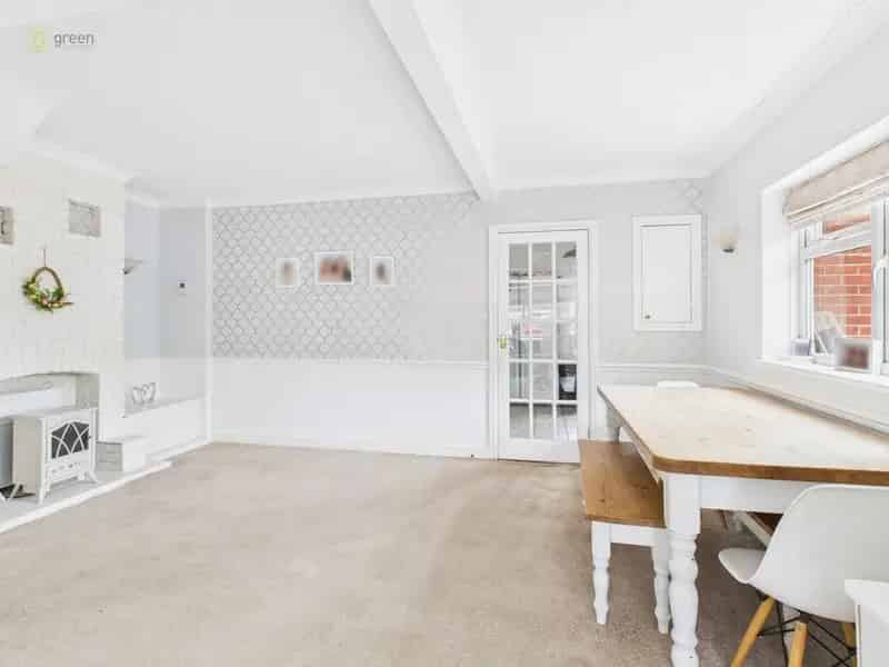 5 Bedroom End of Terrace House for Sale