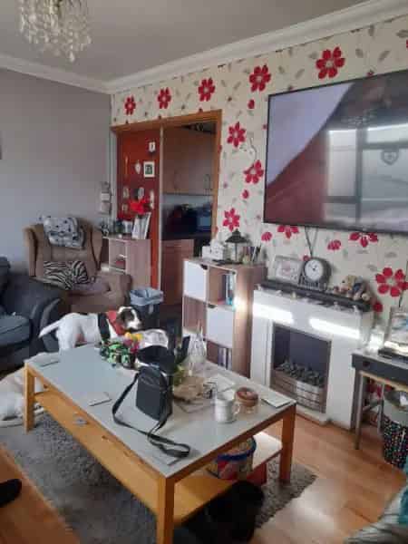 3 Bed Council House Near M4 J11 Large Rooms
