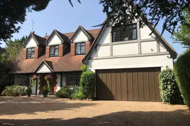 Characterful 4 Bed Detached House Chelsfield Park Large Garden Heated Pool