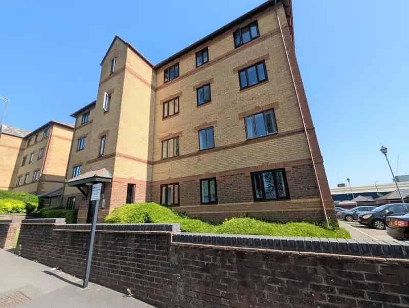 2 Bedroom Flat for Sale