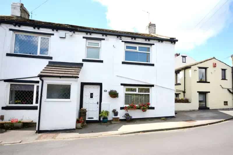 Two Bedroom Semi-Detached Cottage Near Pudsey Town Centre
