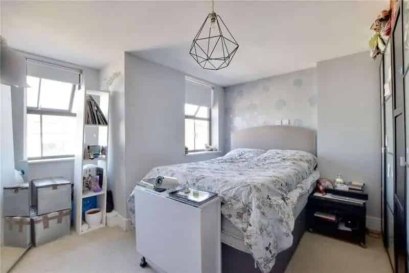2 bed flat for sale