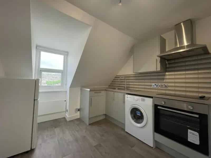 Modern Studio Apartment in Brighton Roundhill Crescent