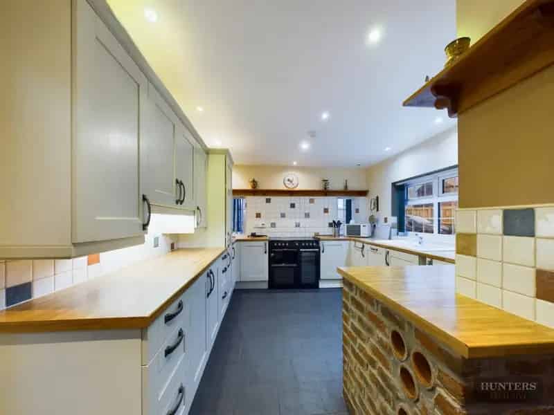 4 bedroom House
 For Sale 
Total Size: 1832 SQ FT