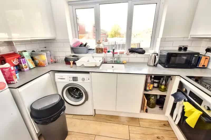 Spacious Semi-Detached Family Home Near Leeds City Centre
