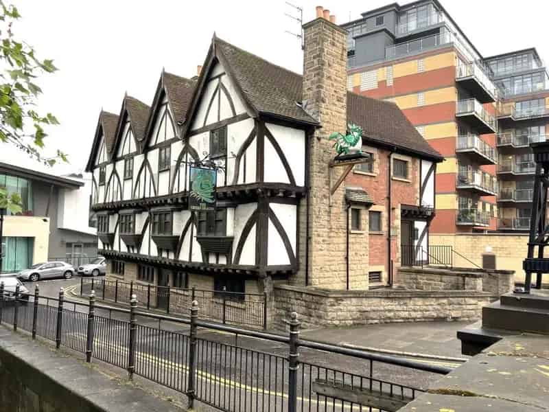 Lincoln City Centre Grade II Listed Free House - Freehold