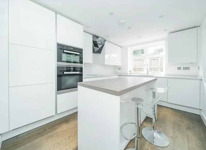 Grade II Listed Bungalow Mill Hill Village 2 Ensuites Private Garden Parking