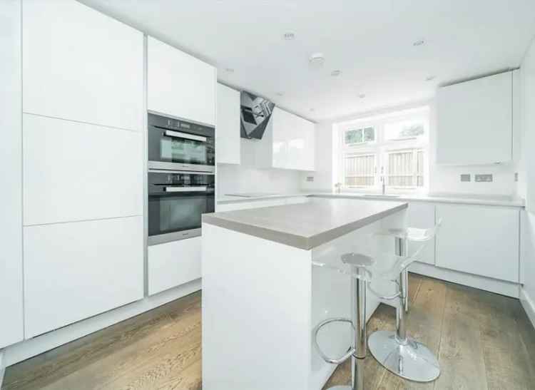 Grade II Listed Bungalow Mill Hill Village 2 Ensuites Private Garden Parking