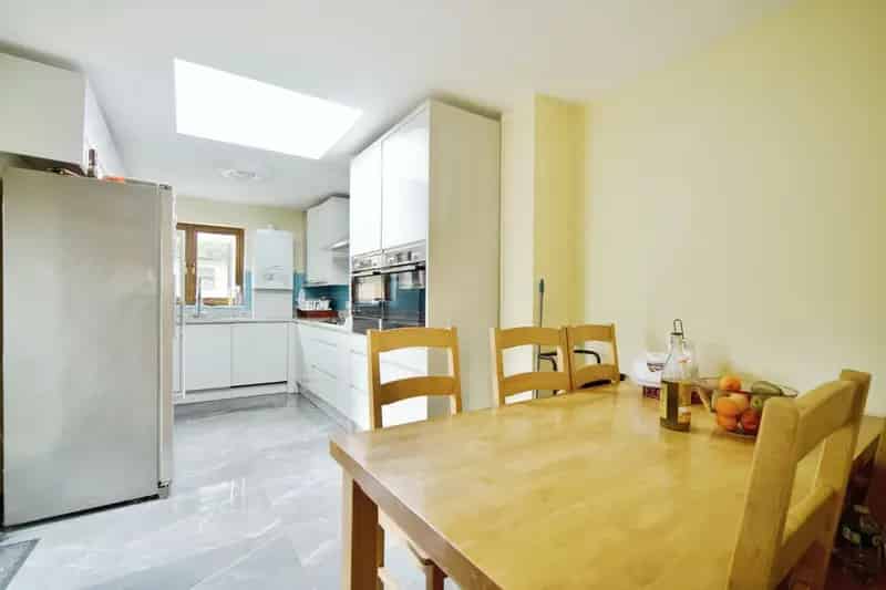 Spacious 5-Bedroom Terrace House Leytonstone