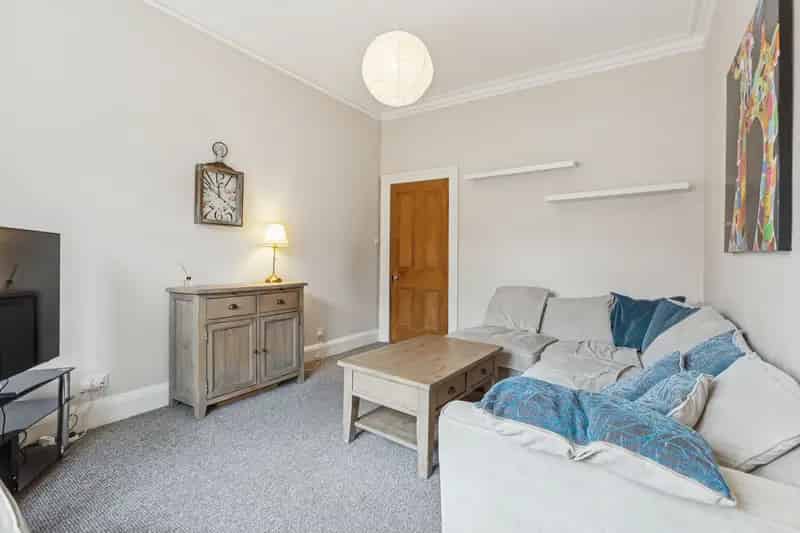 Spacious 1-Bedroom Apartment with Study Near City Centre