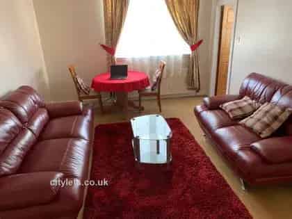 2 Bedroom 71m² Furnished Flat Aberdeen Private Garden