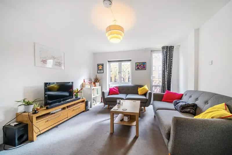 3 Bedroom House near Greenland Docks Surrey Quays Chain Free