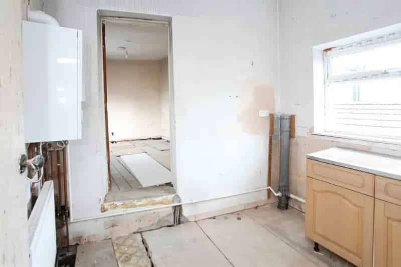 4 bedroom end of terrace house