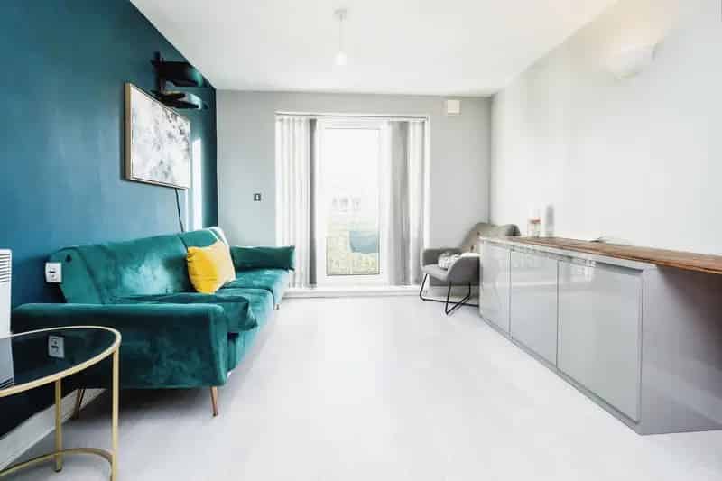 One Bedroom Apartment Stratford Large Double Bedroom Modern Kitchen Balcony