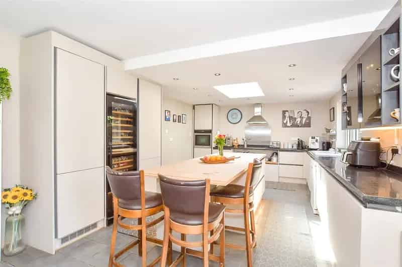 4 Bedroom Semi Detached House For Sale Near Beaches