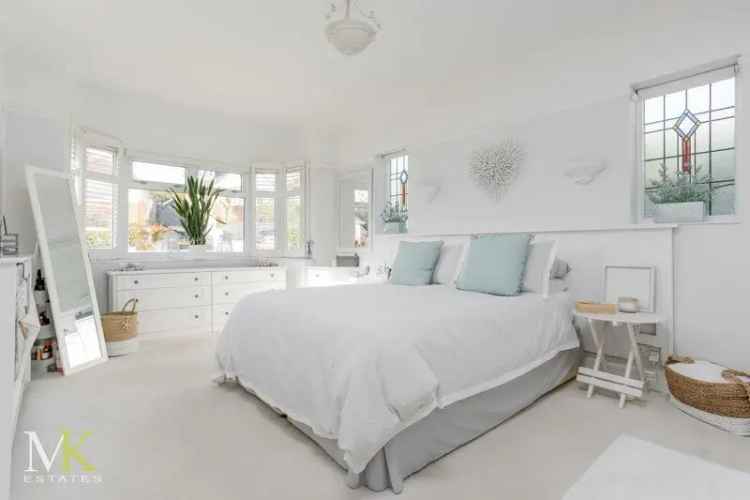 2 Bedroom Detached Bungalow for Sale Near Queens Park