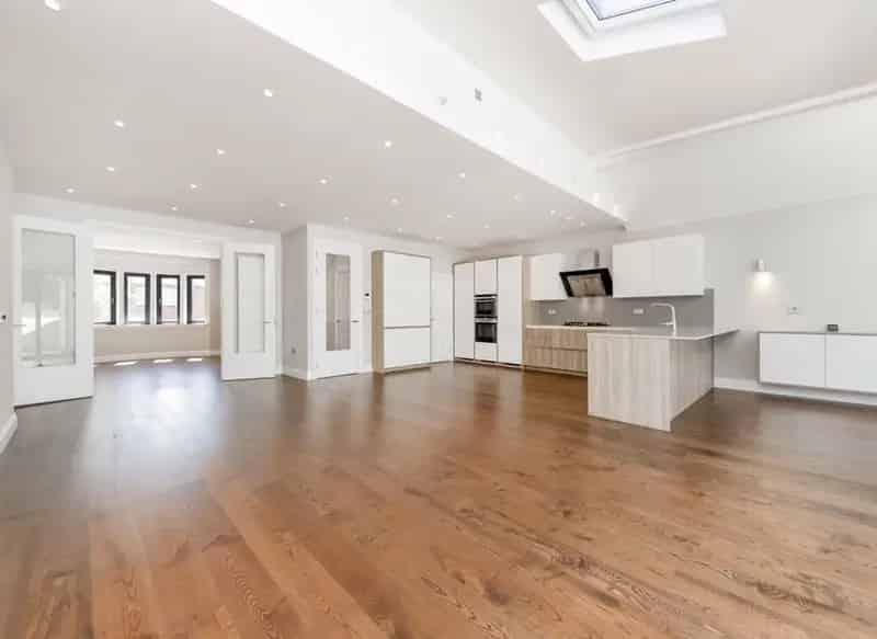 Four Bedroom House in Kensal Rise